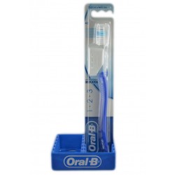 8001841033501Oral-B Spazzolino Indicator 40 Medio